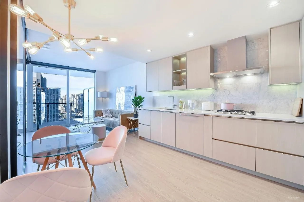 Capricorn Palace Luxury 1Bd 1Ba Apartment Plus Den In Downtown Vancouver 0*,