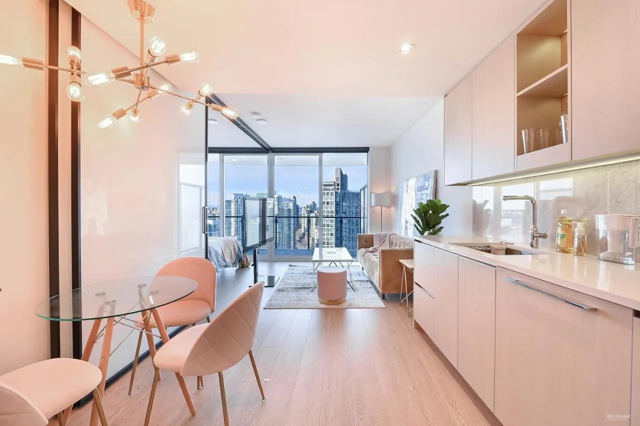 Capricorn Palace Luxury 1Bd 1Ba Apartment Plus Den In Downtown Vancouver