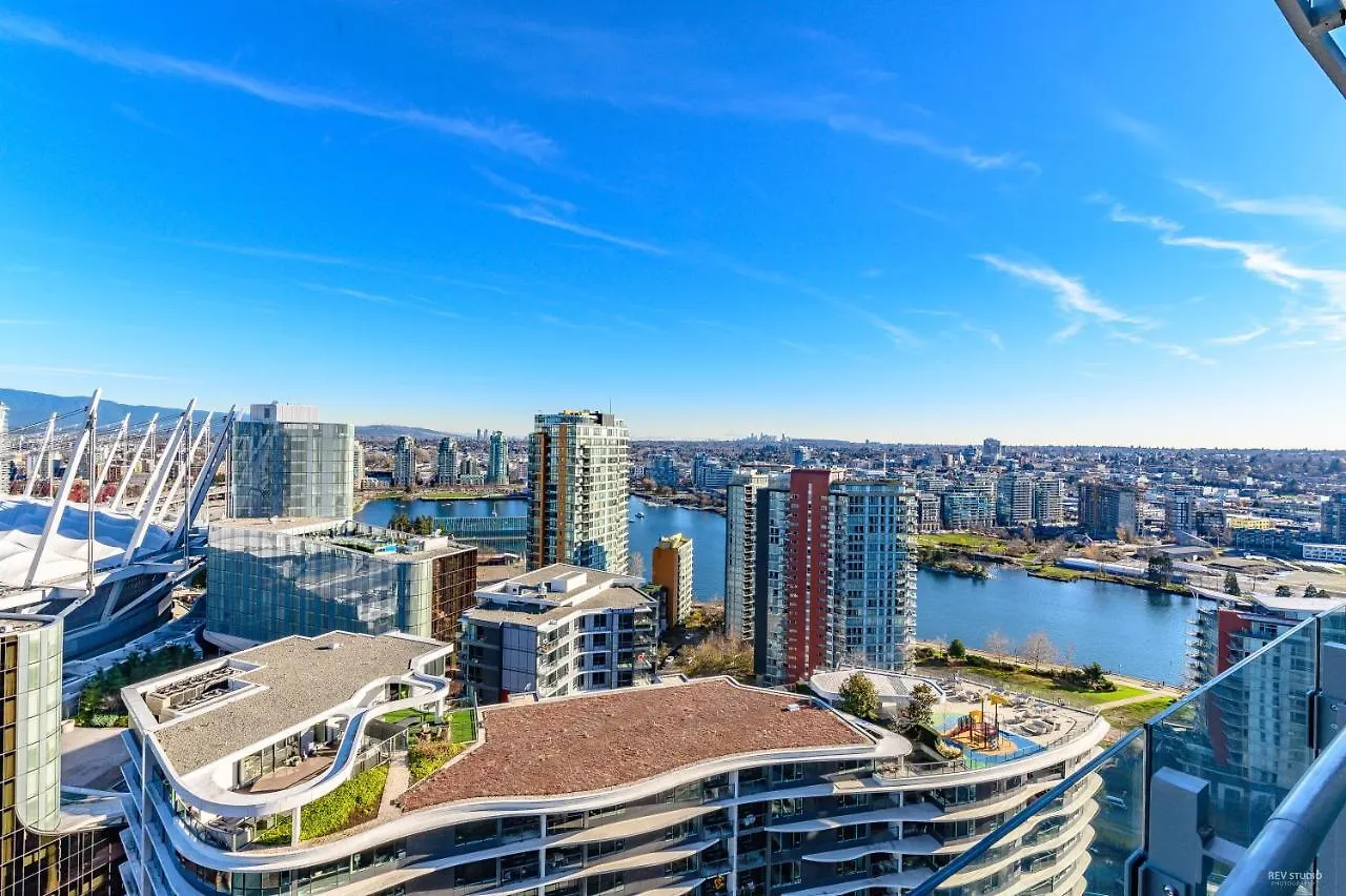 Capricorn Palace Luxury 1Bd 1Ba Apartment Plus Den In Downtown Vancouver Canada