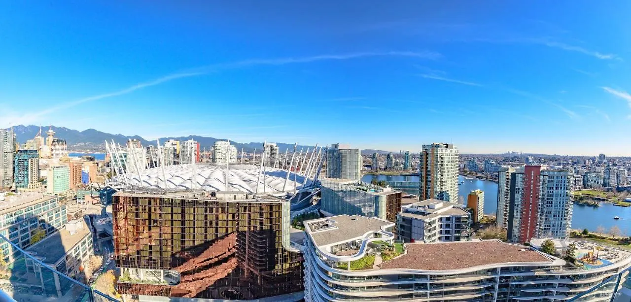 Capricorn Palace Luxury 1Bd 1Ba Apartment Plus Den In Downtown Vancouver