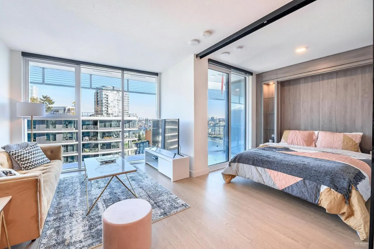 Capricorn Palace Luxury 1Bd 1Ba Apartment Plus Den In Downtown Vancouver 0*,  Canada