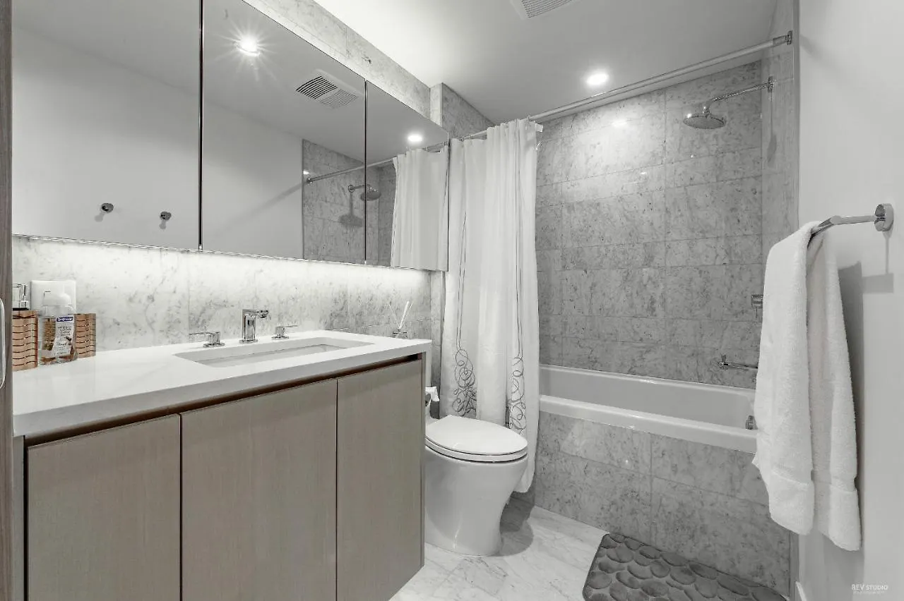 Capricorn Palace Luxury 1Bd 1Ba Apartment Plus Den In Downtown Vancouver Canada